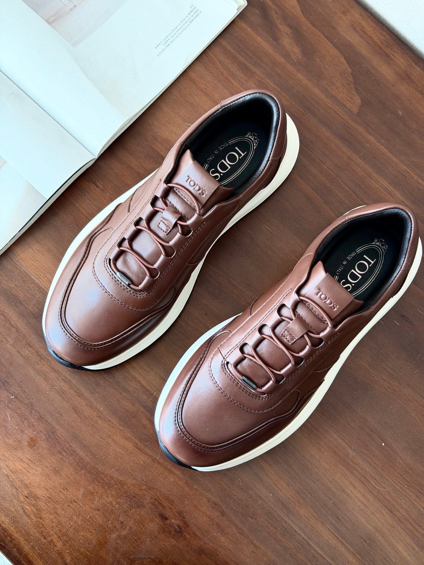 [TOD’S] 토즈 레드 닷 레더 스니커즈