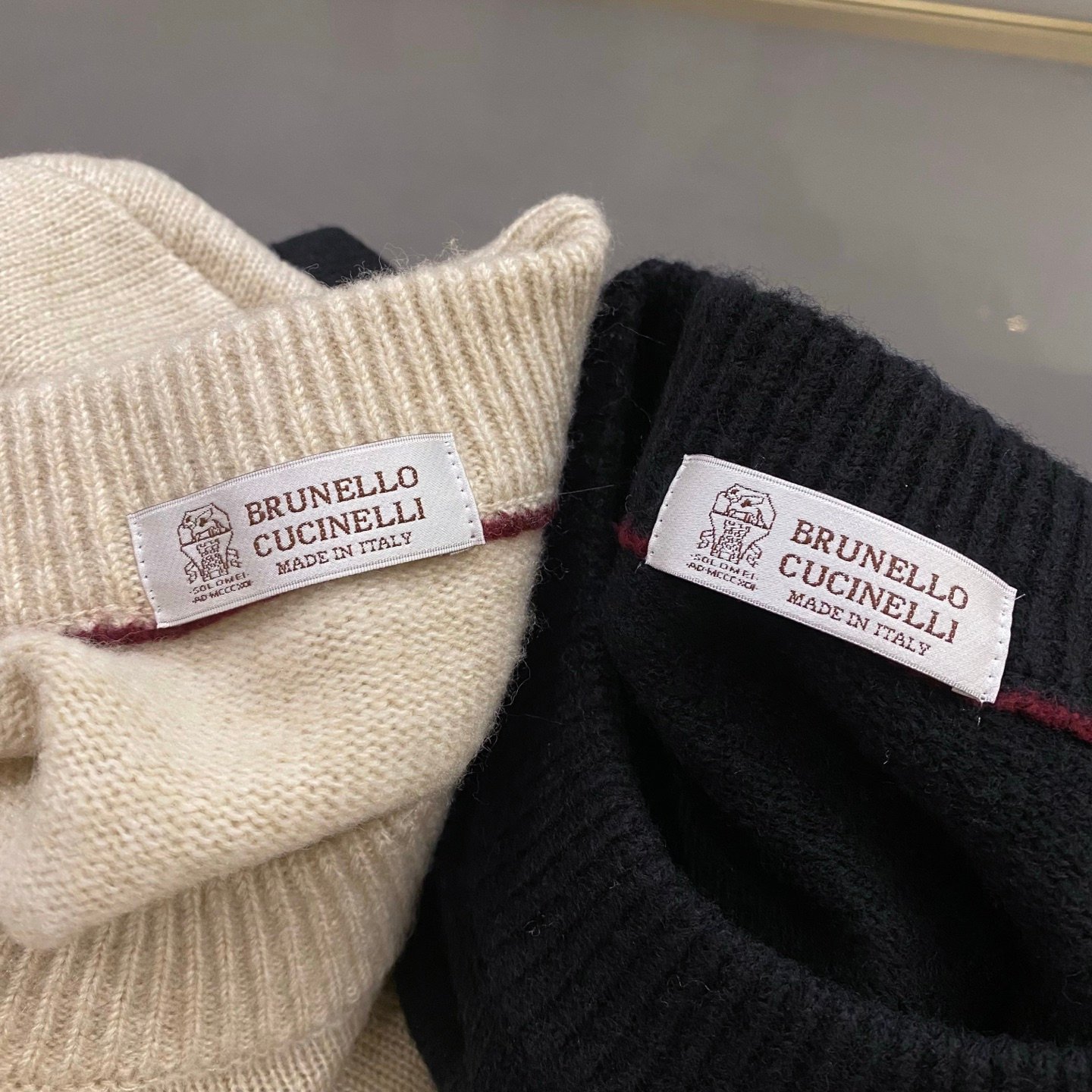[BRUNELLO CUCINELLI] 브루넬로 쿠치넬리 로고 자수 울 캐시미어 크루넥 니트