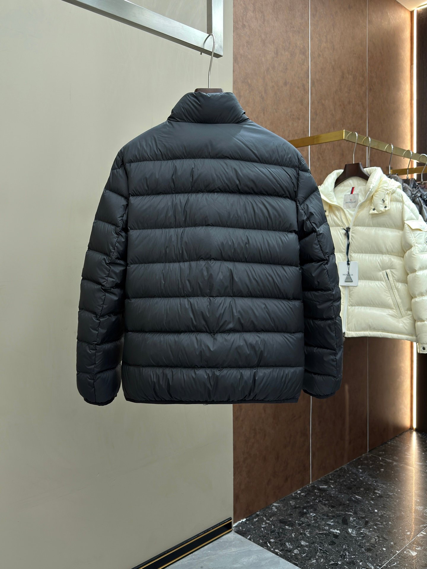[MONCLER] 몽클레르 로데즈 로고 칼라 다운 재킷
