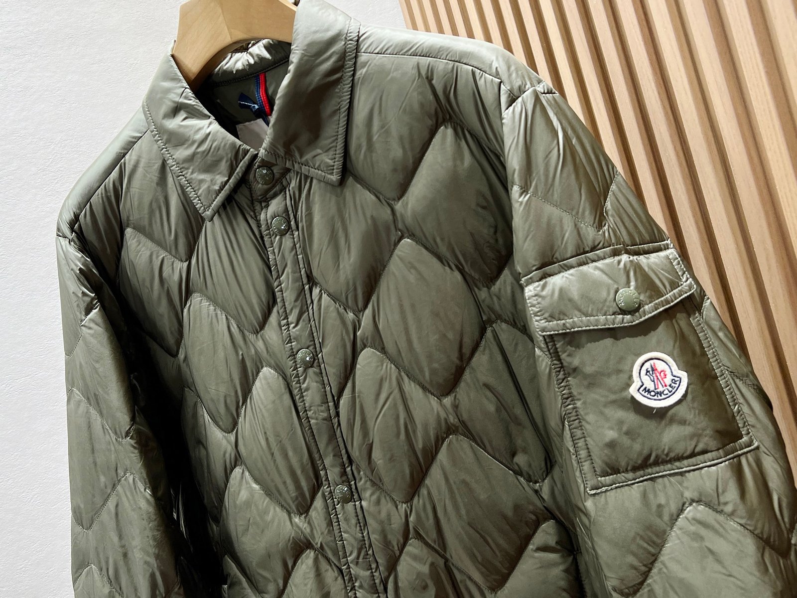 [MONCLER] 몽클레르 다이아몬드 퀼팅 패딩 재킷