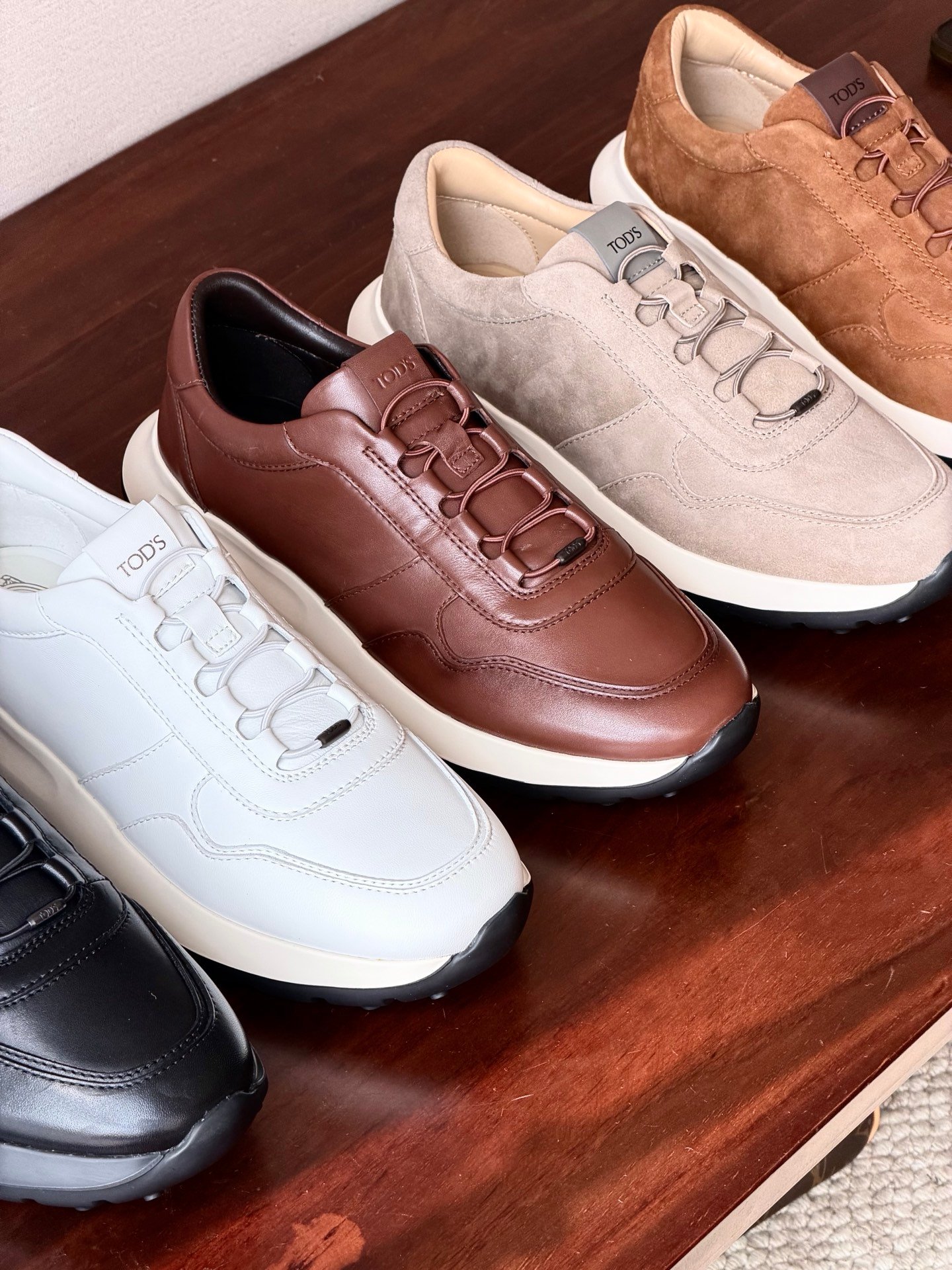 [TOD’S] 토즈 레드 닷 레더 스니커즈