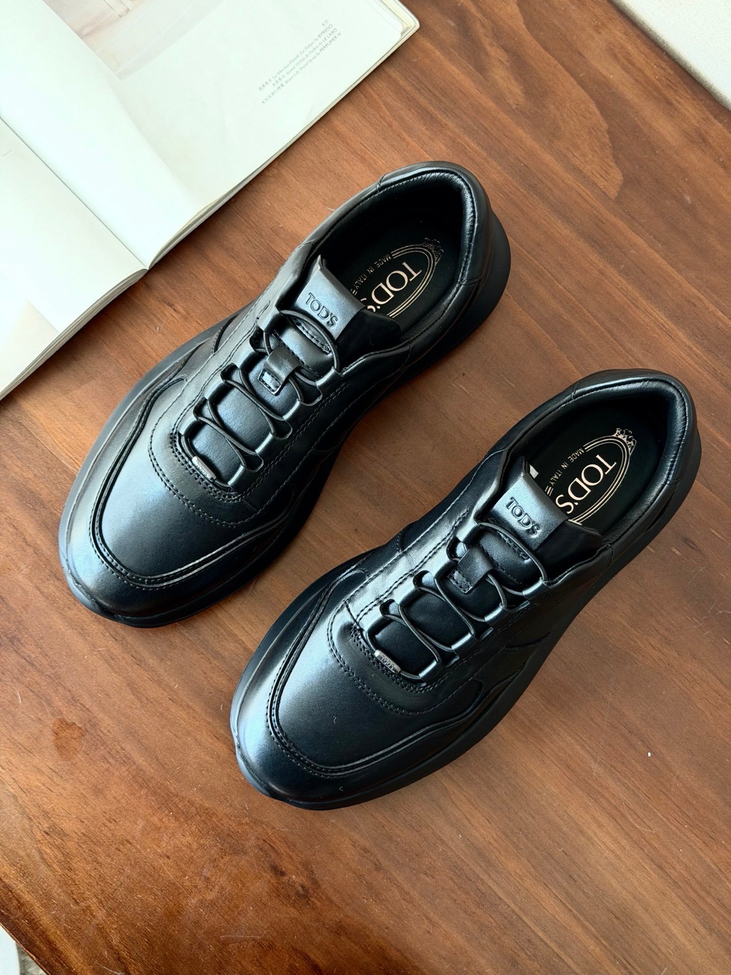[TOD’S] 토즈 레드 닷 레더 스니커즈