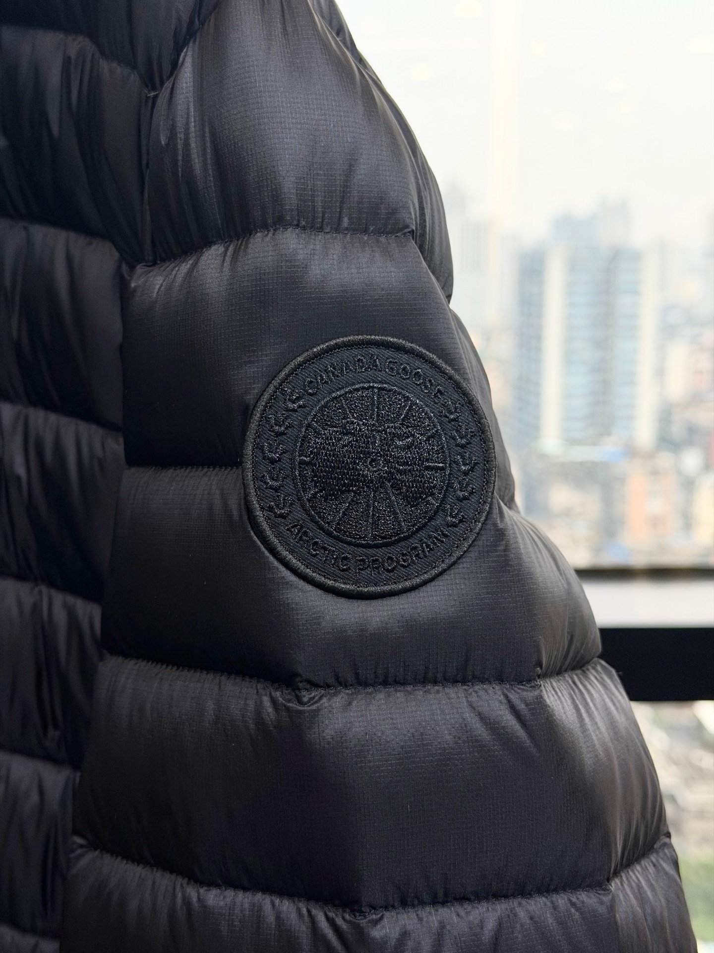 [CANADA GOOSE] 캐나다구스 스트라터스 남성 경량 후드 다운 재킷