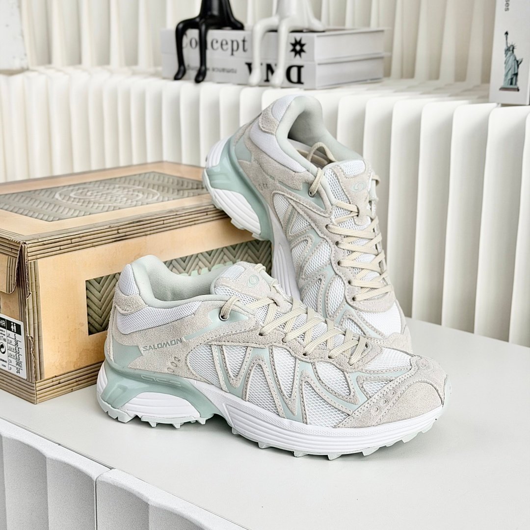 [SALOMON] 살로몬 XT-WHISPER 스웨이드 스니커즈