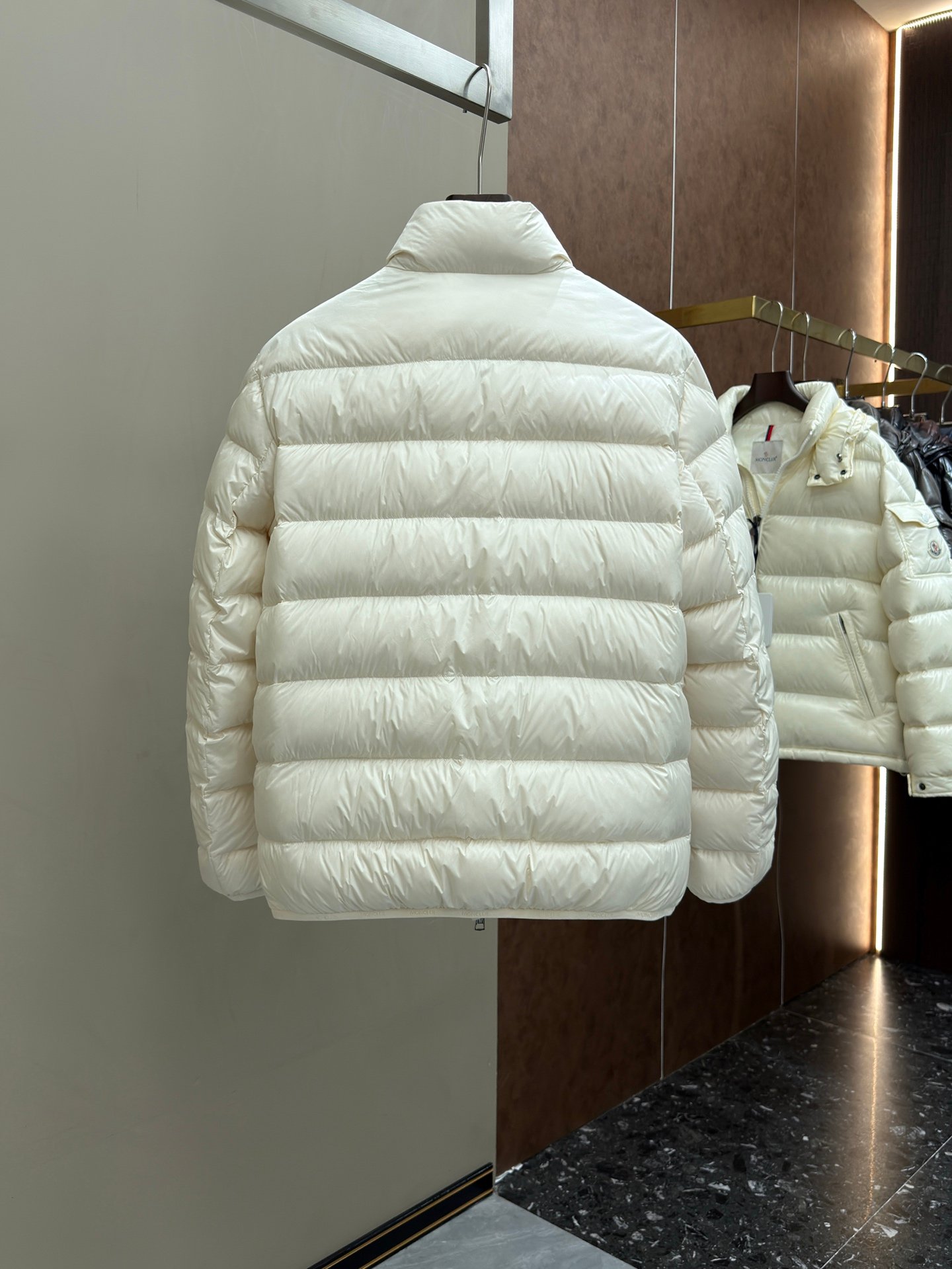 [MONCLER] 몽클레르 로데즈 로고 칼라 다운 재킷