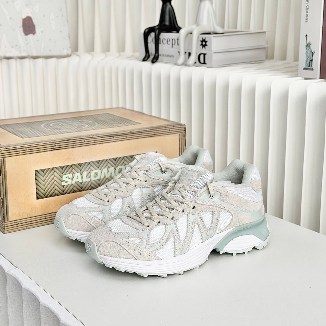 [SALOMON] 살로몬 XT-WHISPER 스웨이드 스니커즈