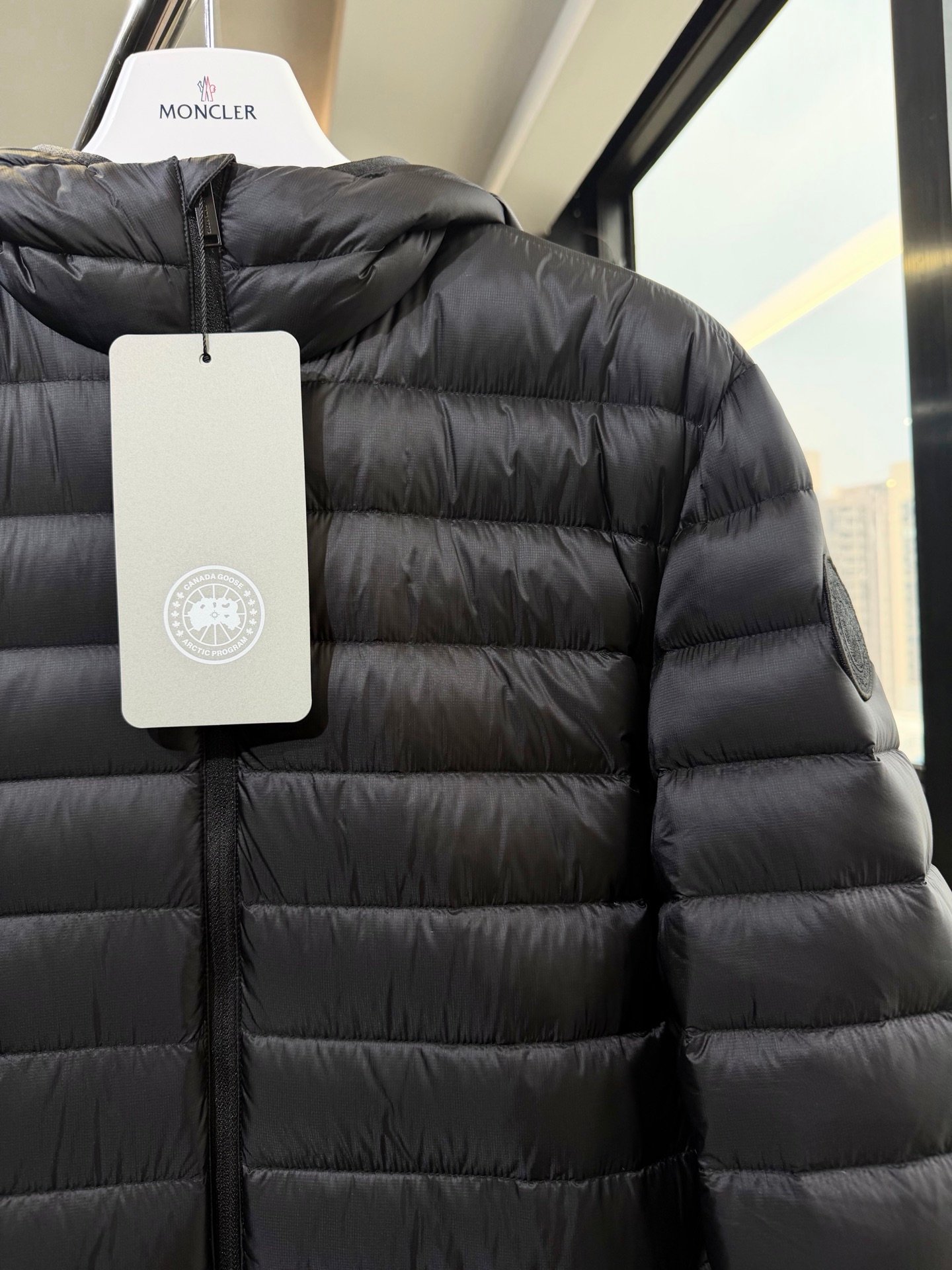 [CANADA GOOSE] 캐나다구스 스트라터스 남성 경량 후드 다운 재킷