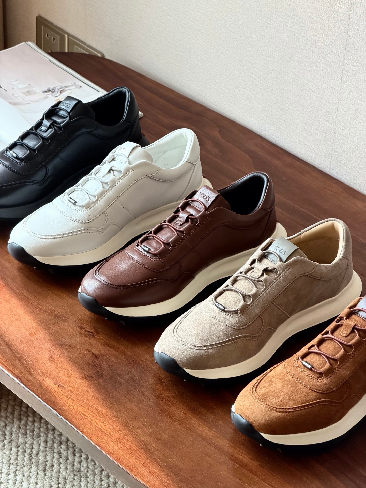[TOD’S] 토즈 레드 닷 레더 스니커즈