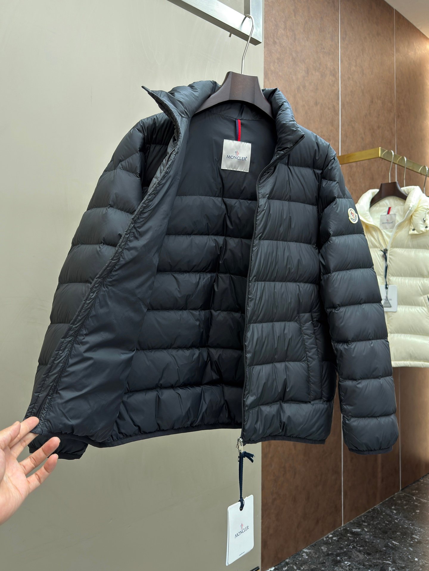 [MONCLER] 몽클레르 로데즈 로고 칼라 다운 재킷