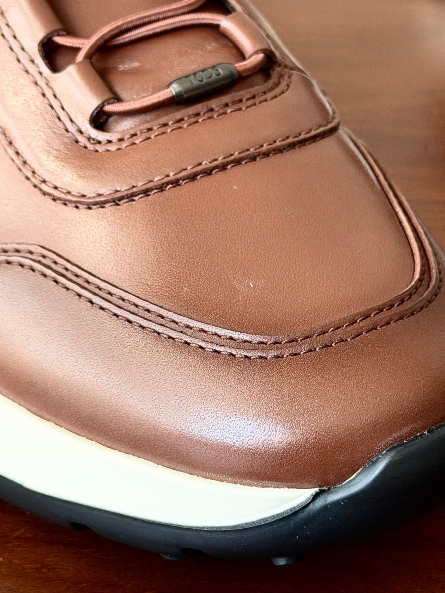 [TOD’S] 토즈 레드 닷 레더 스니커즈