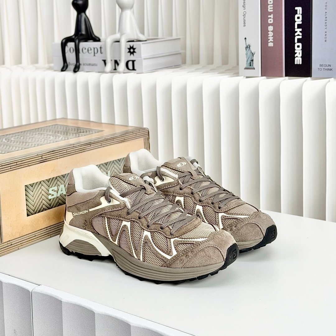 [SALOMON] 살로몬 XT-WHISPER 스웨이드 스니커즈