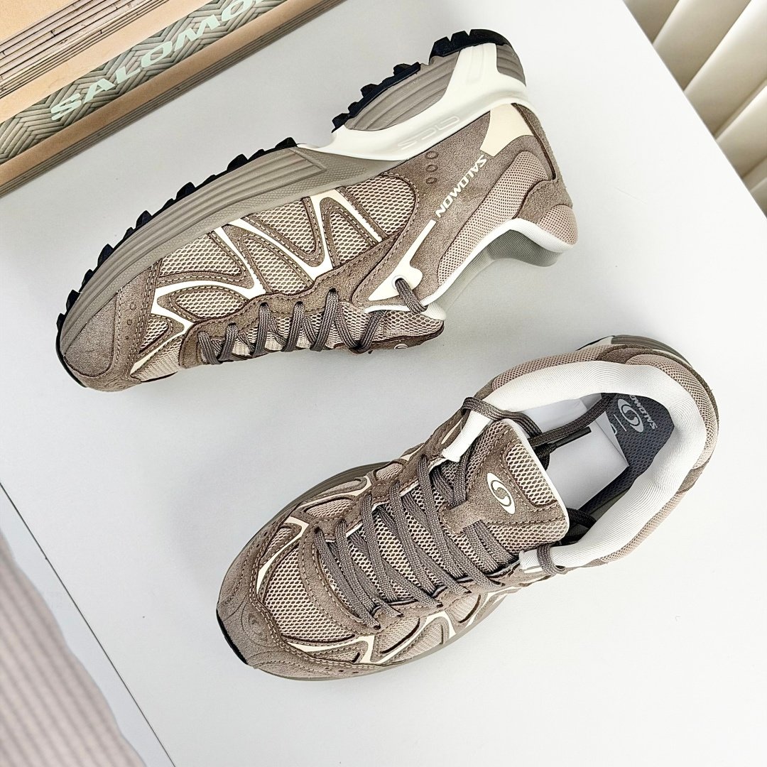 [SALOMON] 살로몬 XT-WHISPER 스웨이드 스니커즈