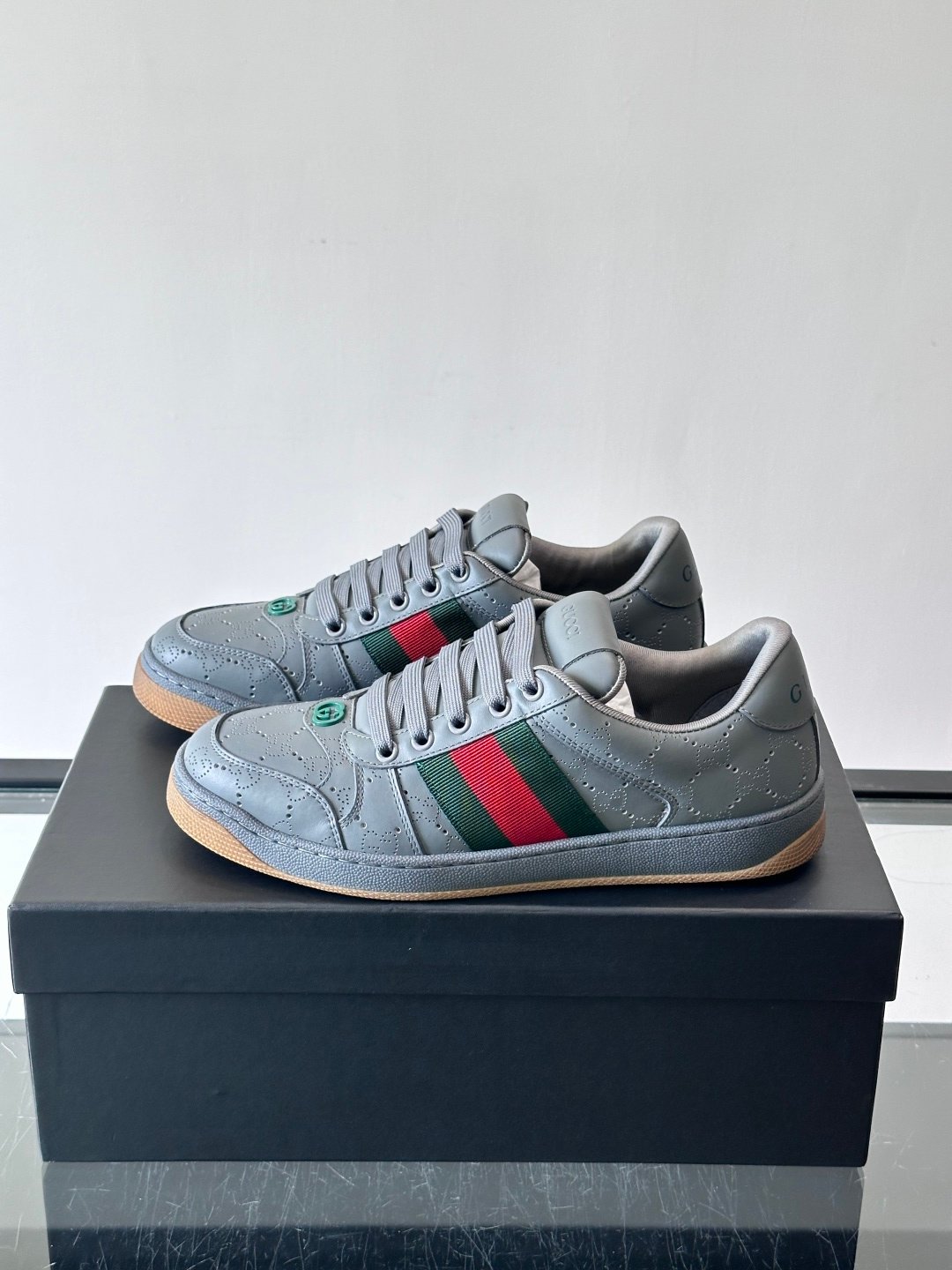 [GUCCI] 구찌 GG 캔버스 레트로 로우탑 스니커즈