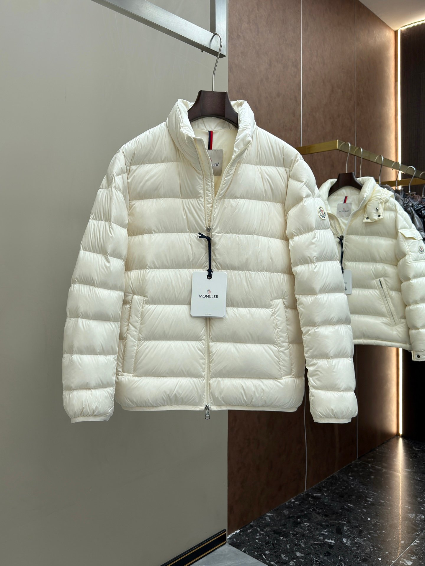 [MONCLER] 몽클레르 로데즈 로고 칼라 다운 재킷