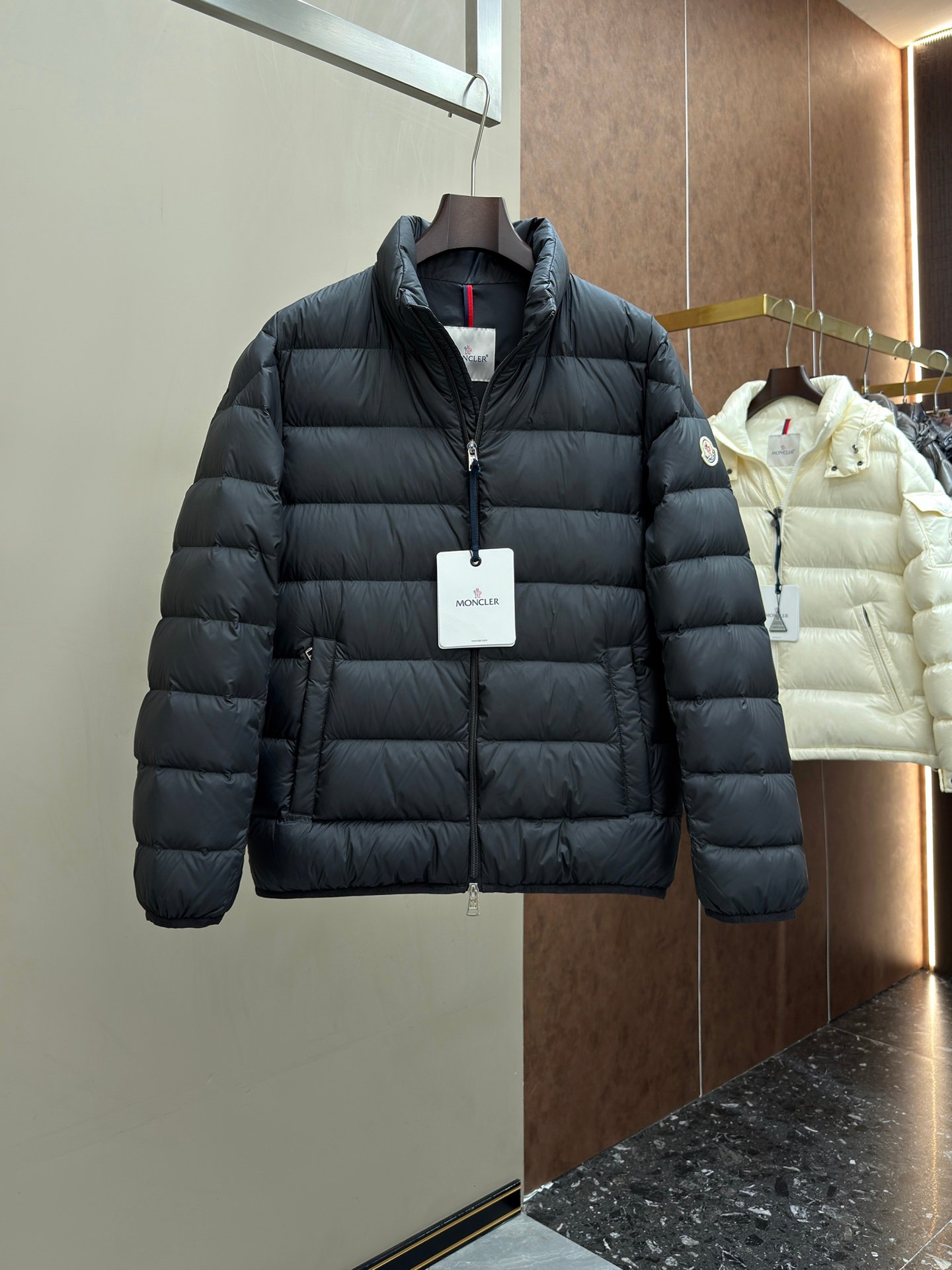 [MONCLER] 몽클레르 로데즈 로고 칼라 다운 재킷