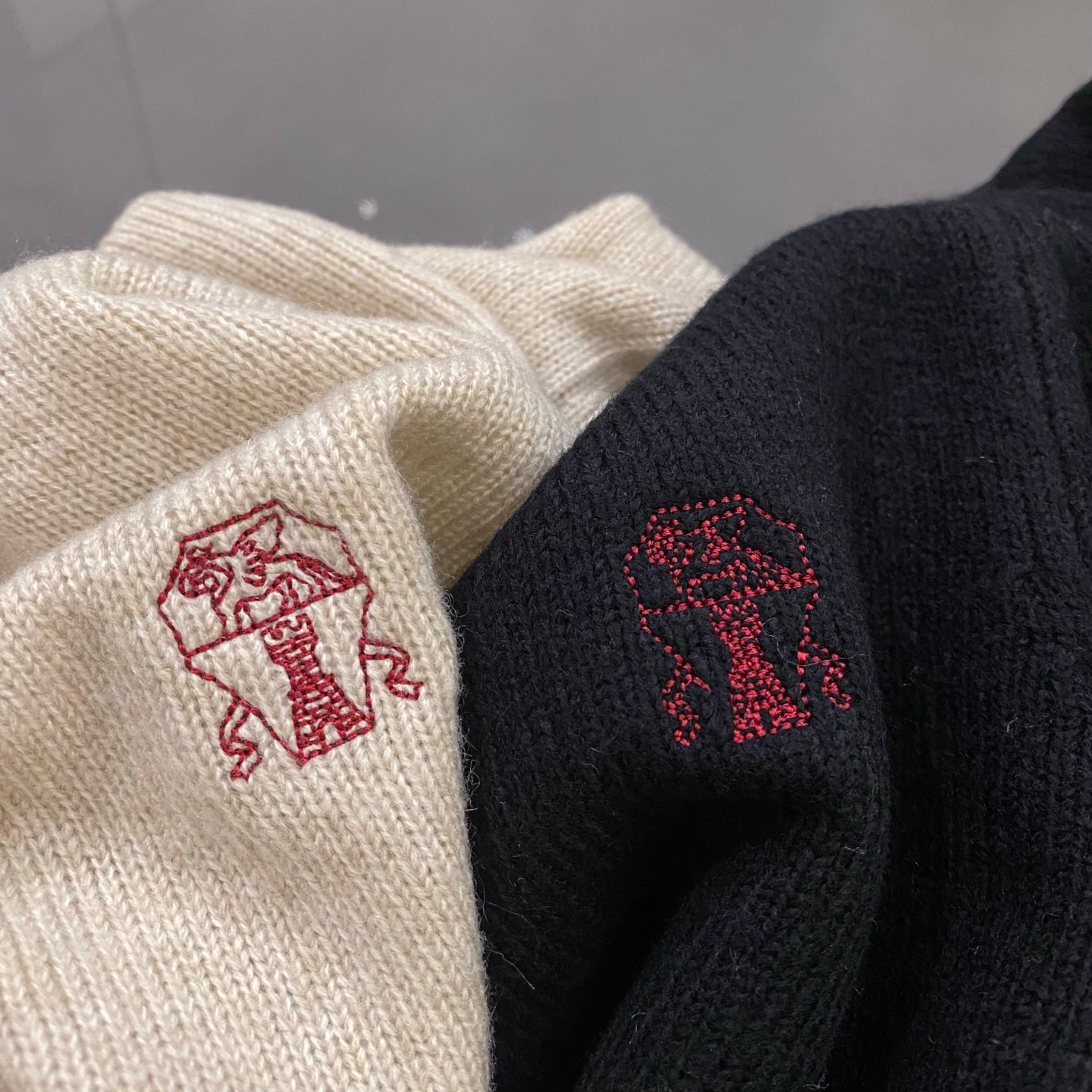 [BRUNELLO CUCINELLI] 브루넬로 쿠치넬리 로고 자수 울 캐시미어 크루넥 니트