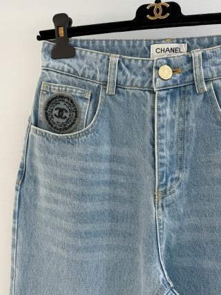[CHANEL] 샤넬 라이트 블루 워시드 스트레이트 데님 팬츠