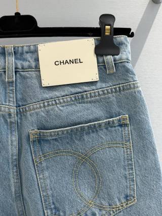 [CHANEL] 샤넬 라이트 블루 워시드 스트레이트 데님 팬츠