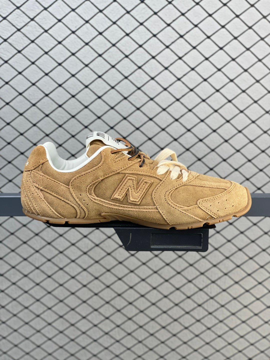 [NEW BALANCE X MIU MIU] 뉴발란스 X 미우미우 530 SL 스니커즈