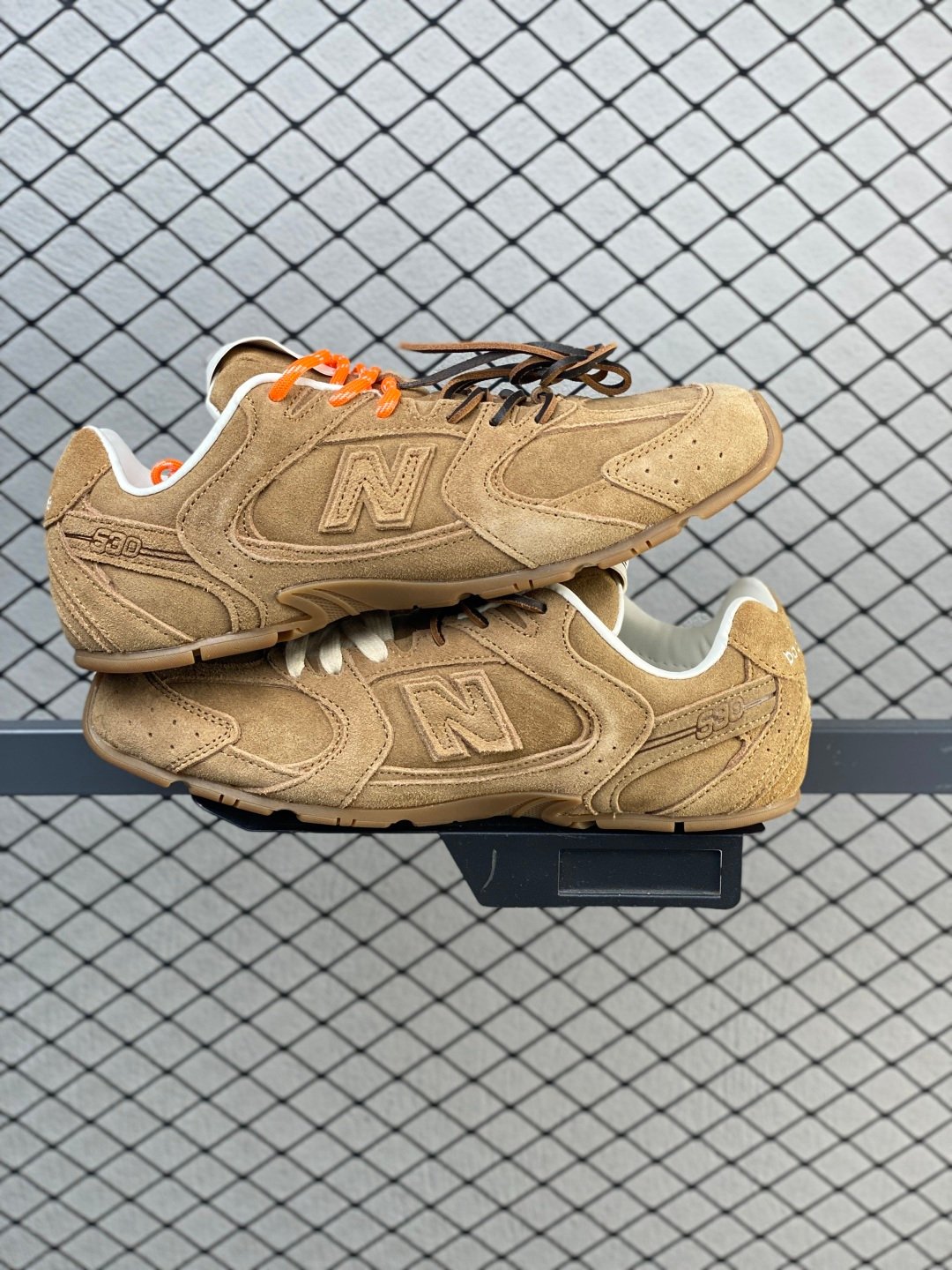 [NEW BALANCE X MIU MIU] 뉴발란스 X 미우미우 530 SL 스니커즈