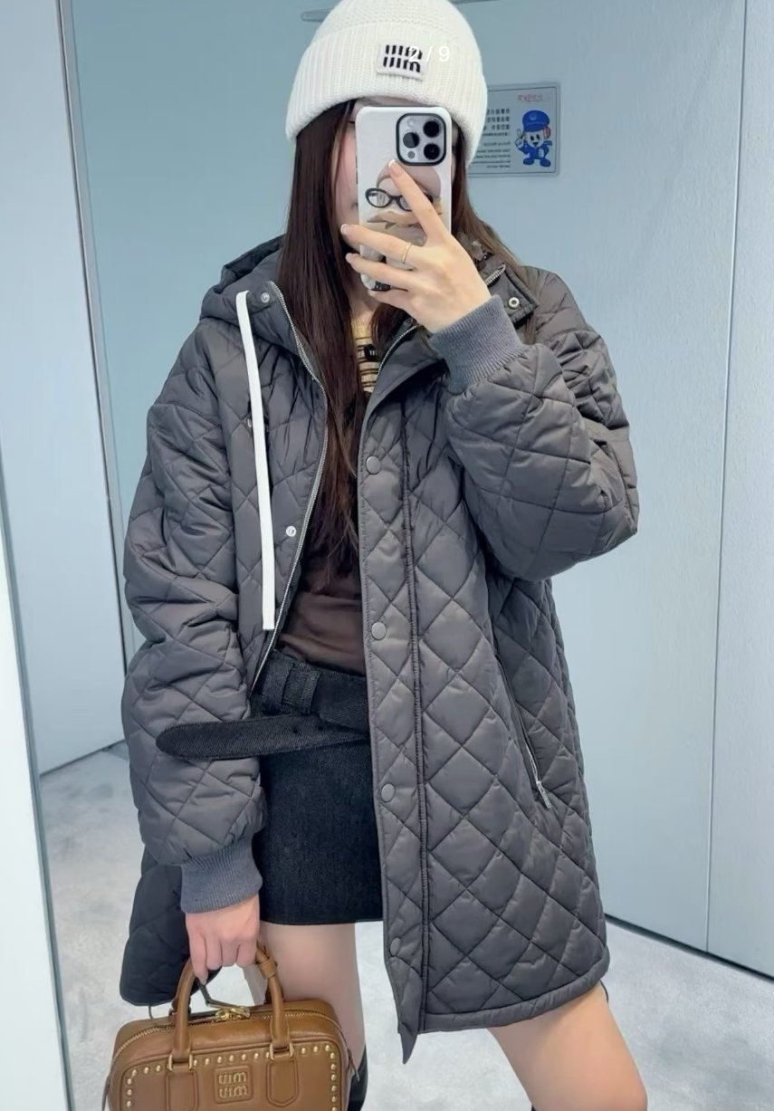 미우미우 여성 다이아몬드 퀼팅 후드 미들 패딩 재킷
