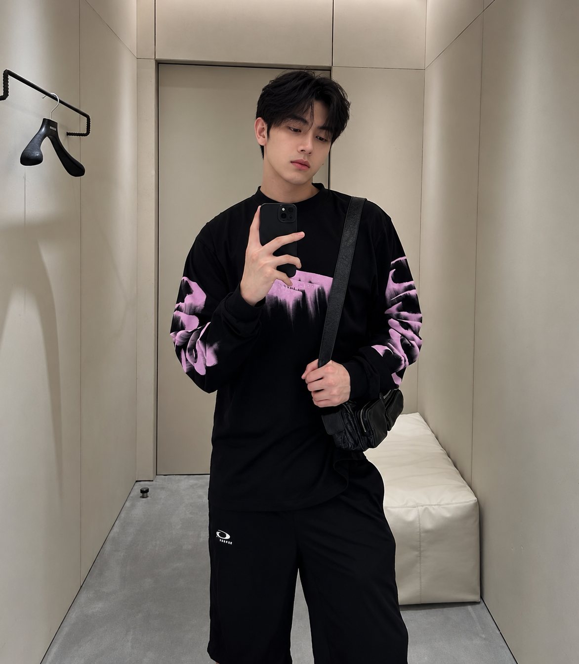 [BALENCIAGA] 발렌시아가 그래픽 자수 오버핏 롱슬리브 티셔츠