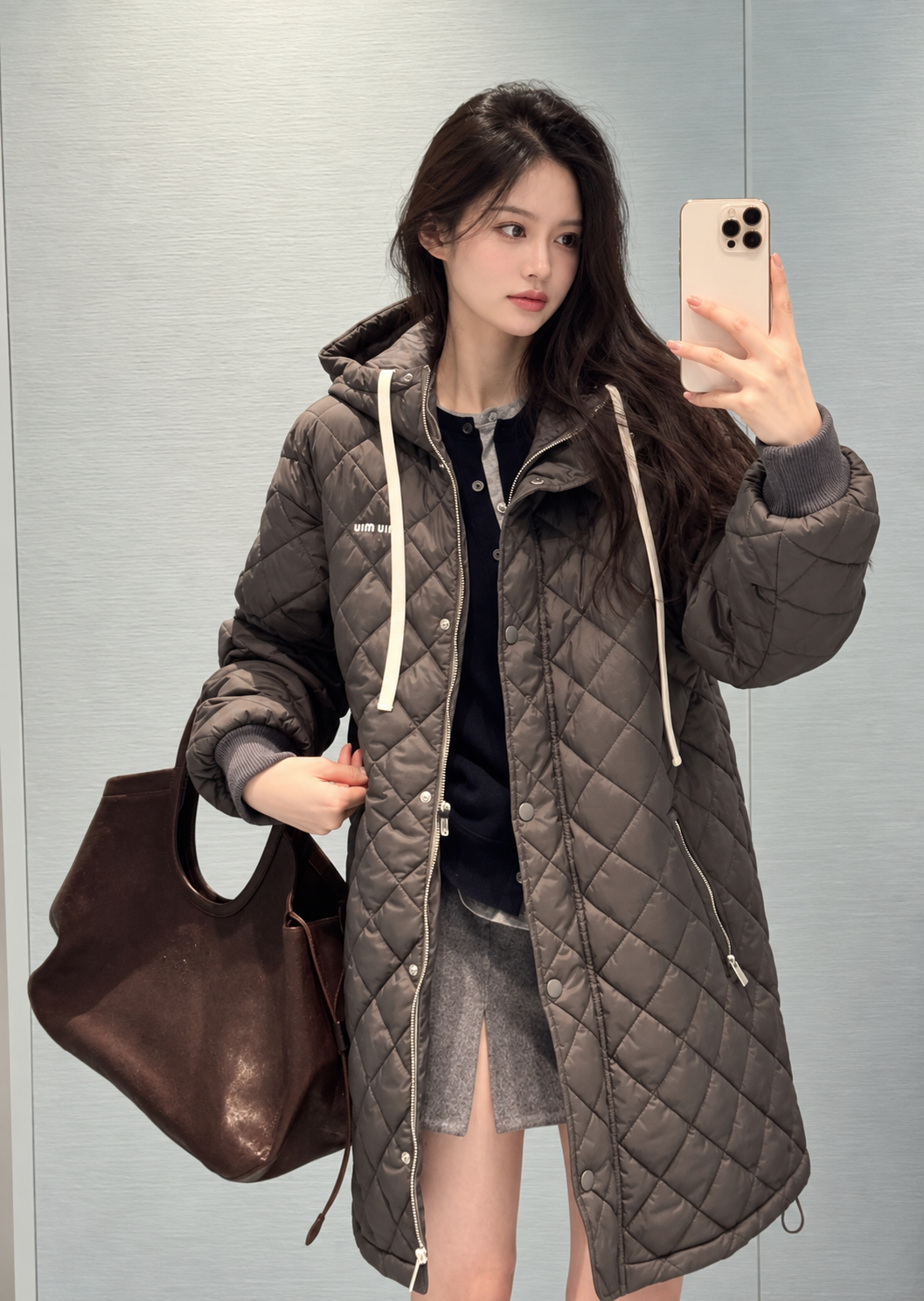 미우미우 여성 다이아몬드 퀼팅 후드 미들 패딩 재킷