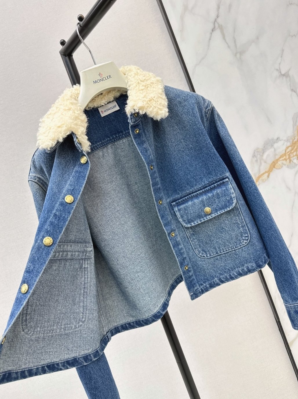 [MONCLER] 몽클레르 테디 칼라 크롭 데님 재킷