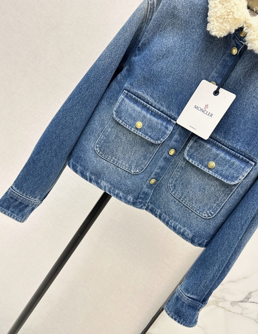 [MONCLER] 몽클레르 테디 칼라 크롭 데님 재킷