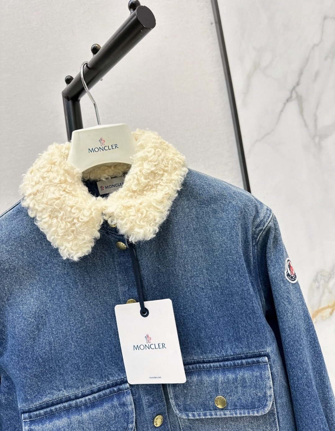 [MONCLER] 몽클레르 테디 칼라 크롭 데님 재킷