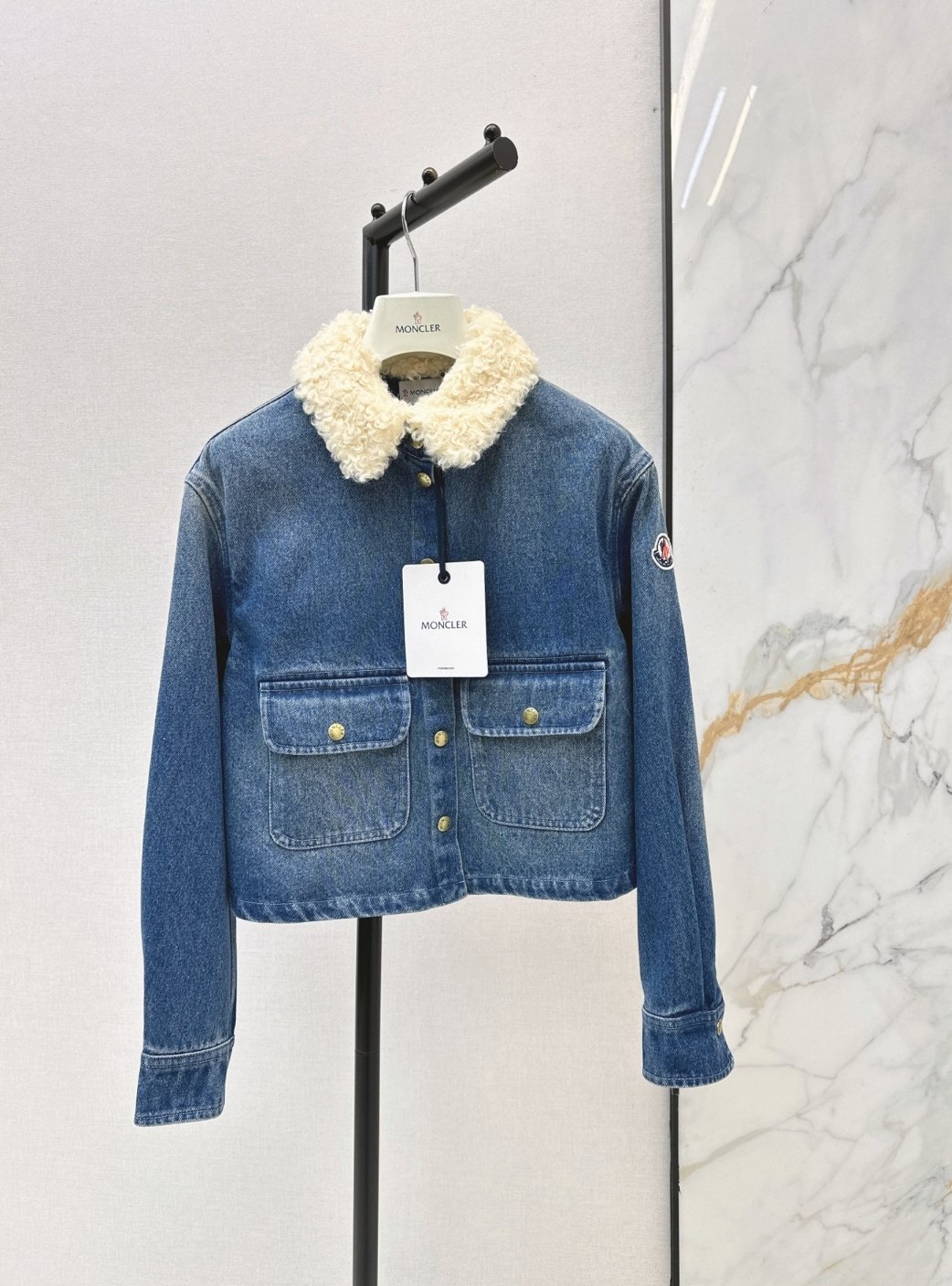 [MONCLER] 몽클레르 테디 칼라 크롭 데님 재킷