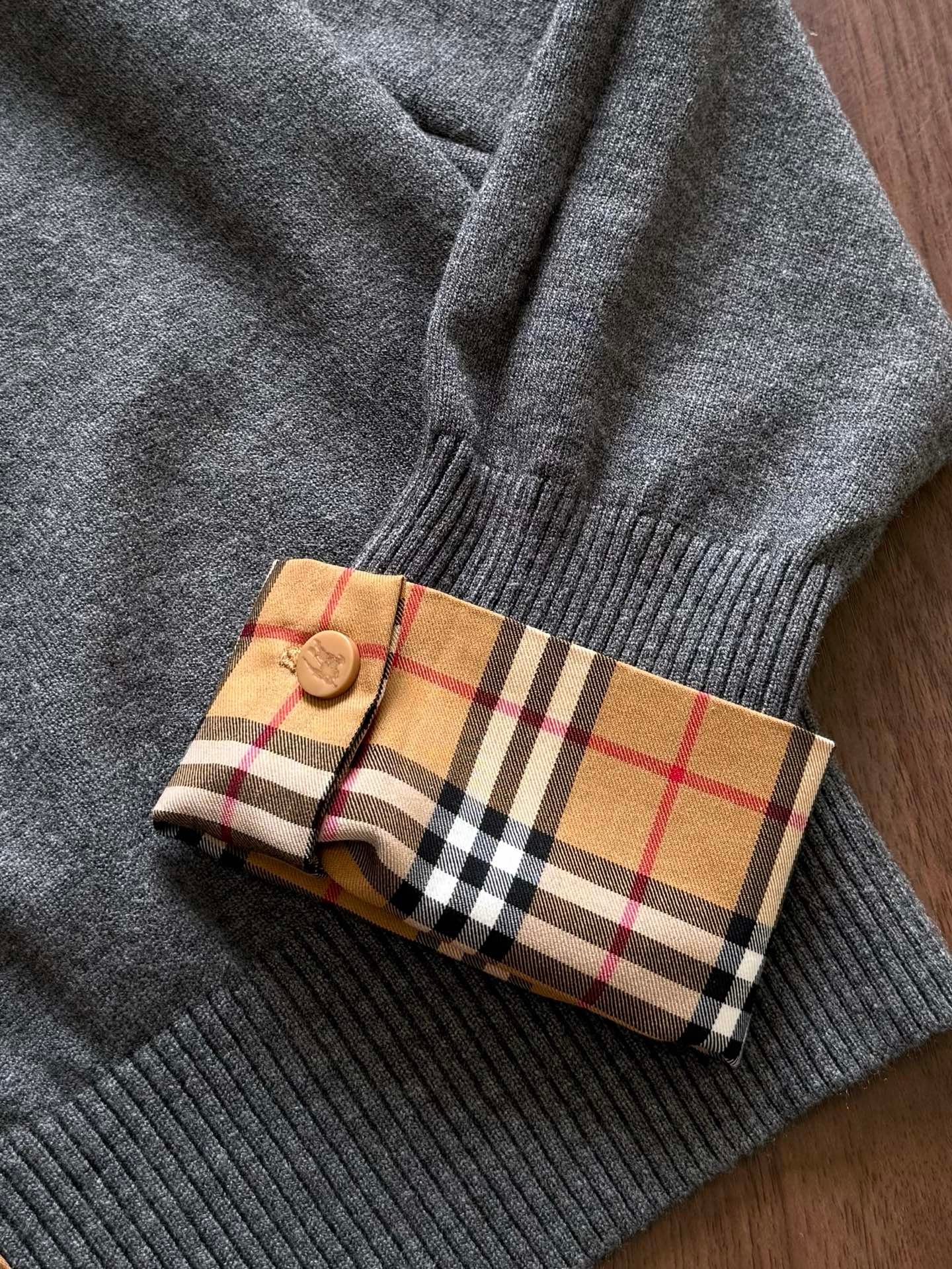 [BURBERRY] 버버리 체크 트리밍 라운드 니트 가디건