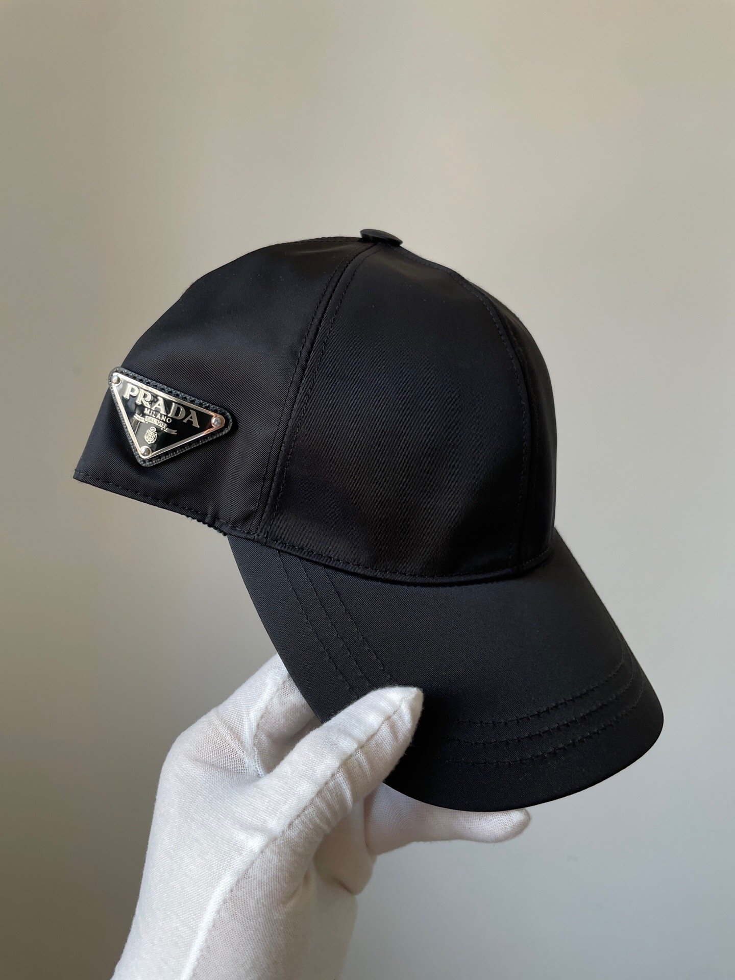 [PRADA] 프라다 Re-Nylon 트라이앵글 로고 베이스볼 캡