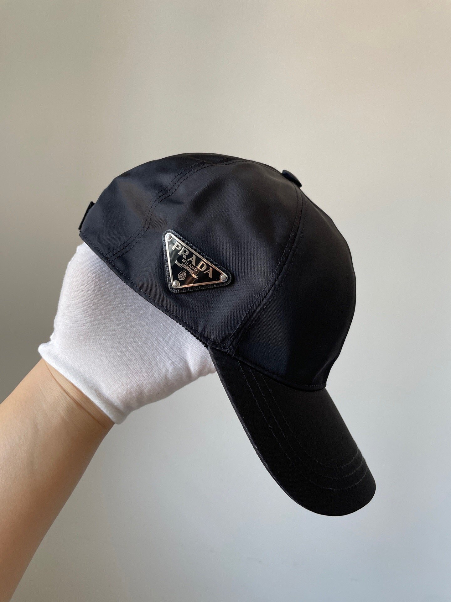 [PRADA] 프라다 Re-Nylon 트라이앵글 로고 베이스볼 캡