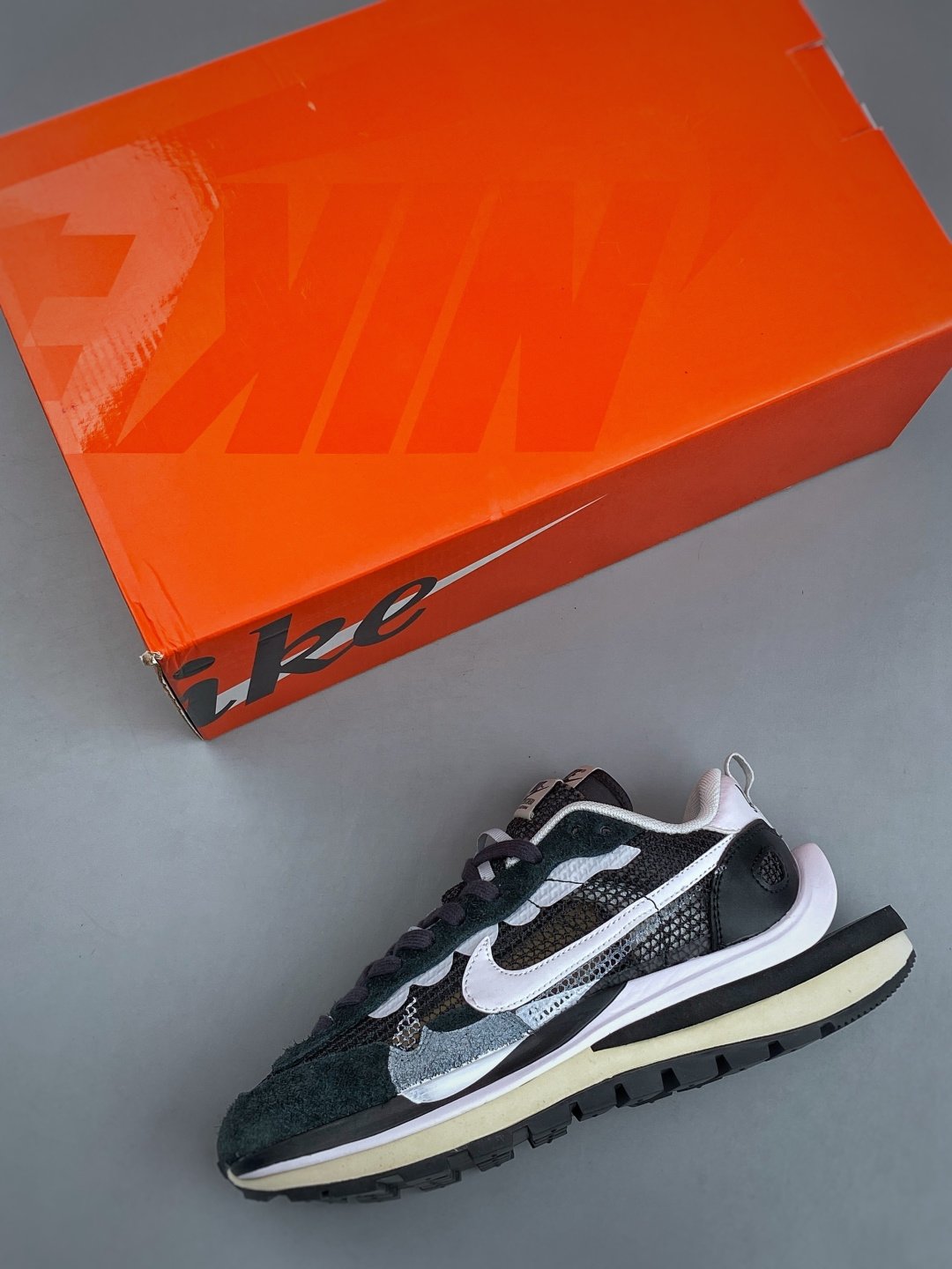 [NIKE X SACAI] 나이키 X 사카이 베이퍼와플 다크 그린
