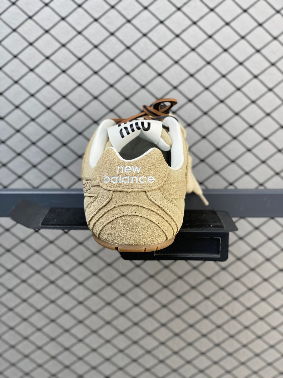 [NEW BALANCE X MIU MIU] 뉴발란스 X 미우미우 530 SL 스니커즈