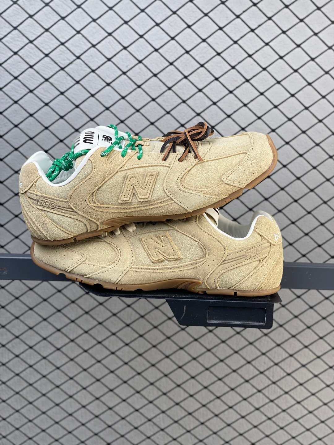 [NEW BALANCE X MIU MIU] 뉴발란스 X 미우미우 530 SL 스니커즈
