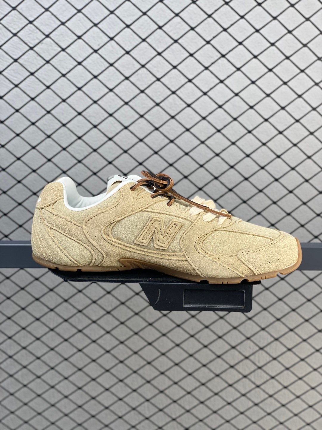 [NEW BALANCE X MIU MIU] 뉴발란스 X 미우미우 530 SL 스니커즈