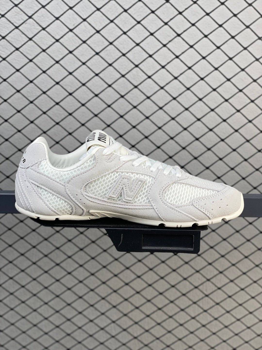 [NEW BALANCE X MIU MIU] 뉴발란스 X 미우미우 530 SL 스니커즈