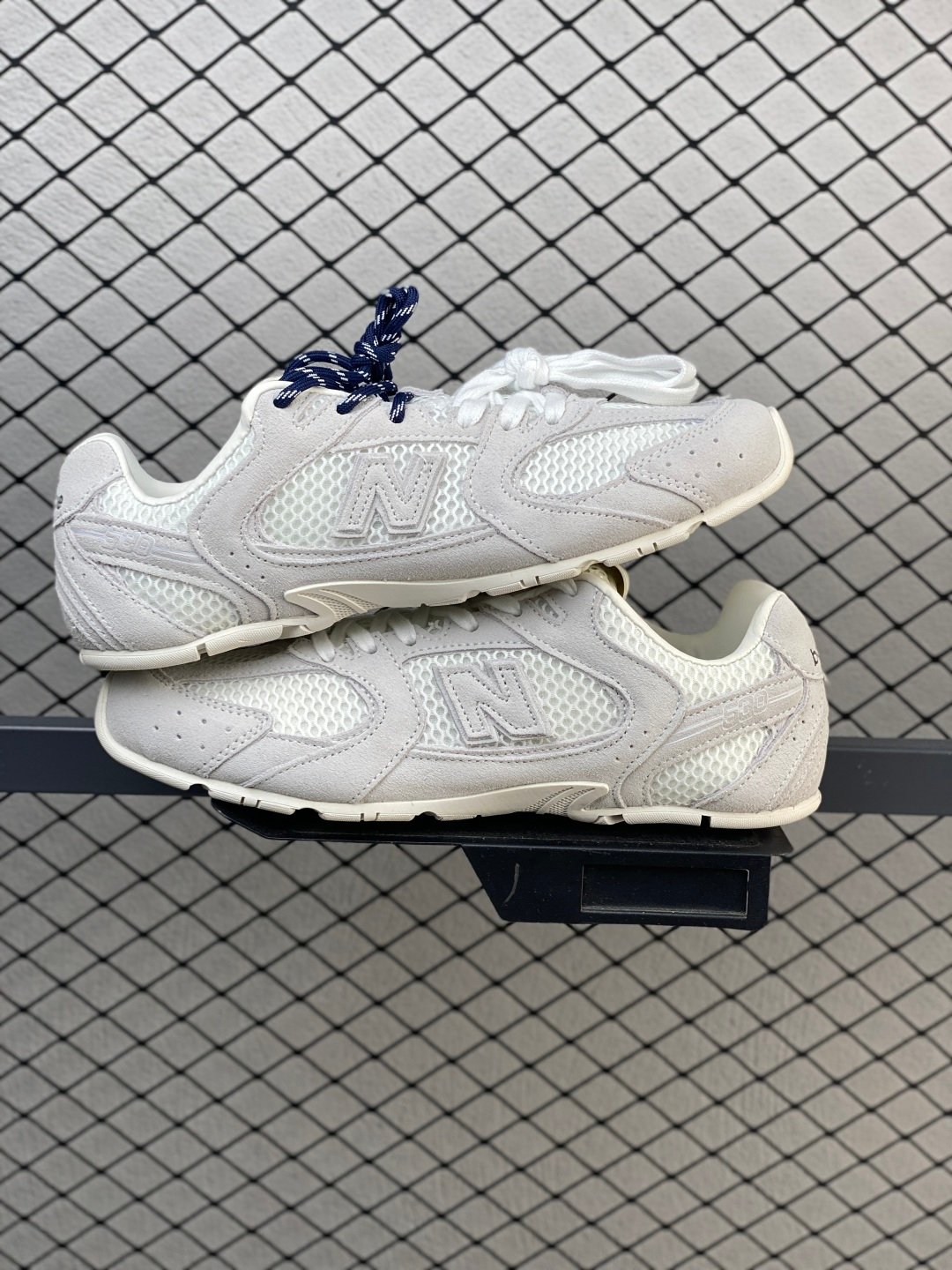 [NEW BALANCE X MIU MIU] 뉴발란스 X 미우미우 530 SL 스니커즈