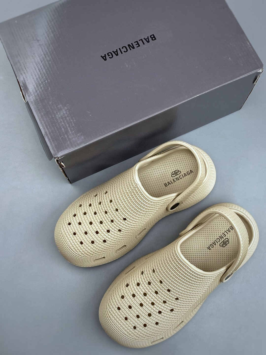 [BALENCIAGA] 발렌시아가 몰드 플랫폼 클로그 샌들