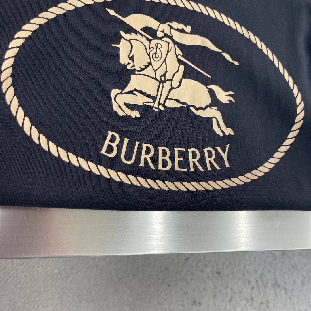 [BURBERRY] 버버리 기마상 자수 코튼 크루넥 맨투맨