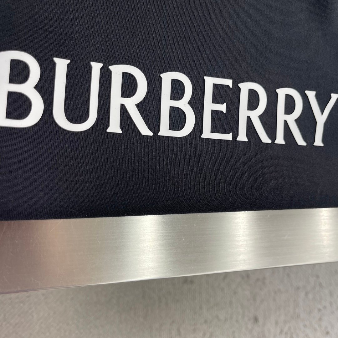 [BURBERRY] 버버리 로고 프린트 크루넥 맨투맨