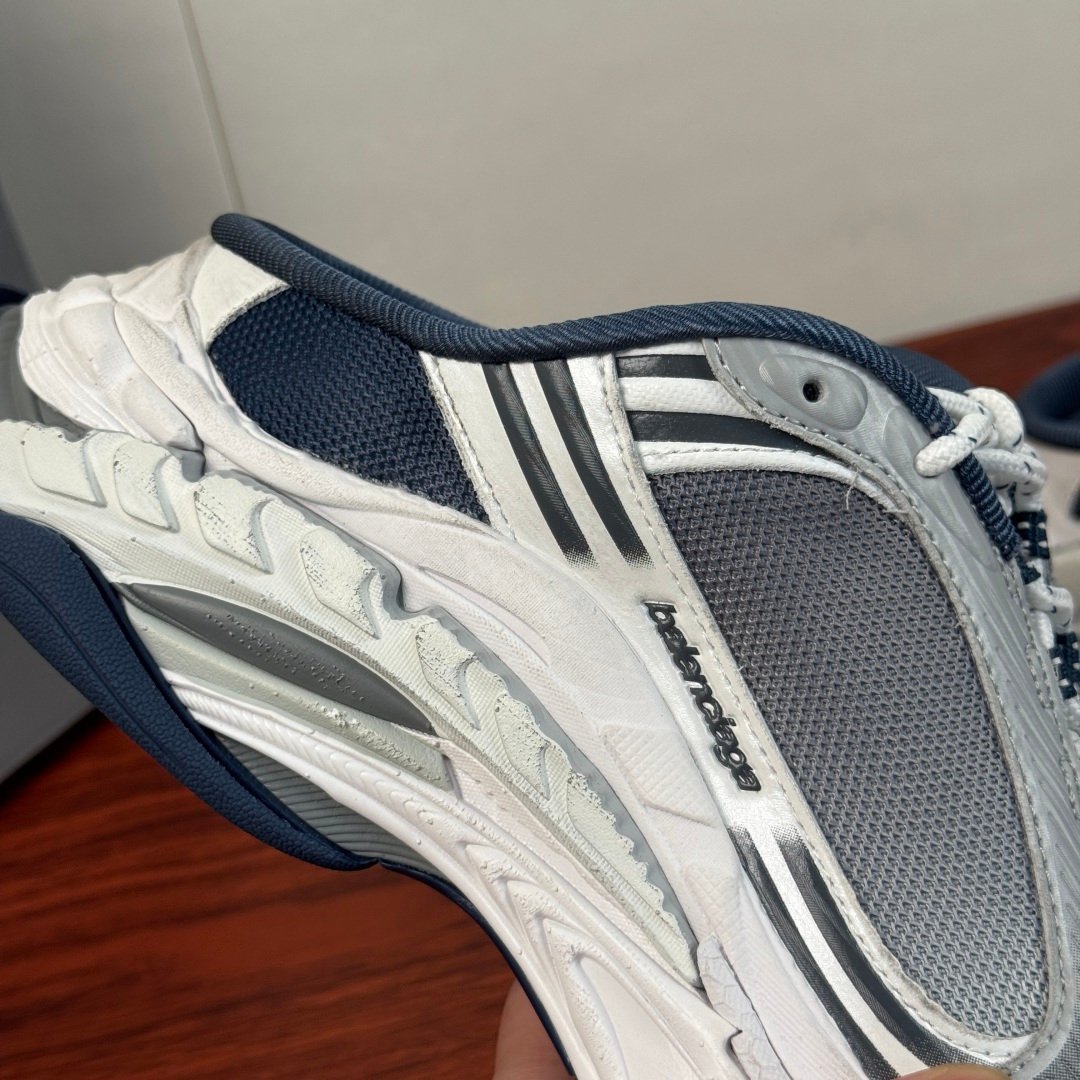 [BALENCIAGA] 발렌시아가 Triple S.2 뮬 스니커즈