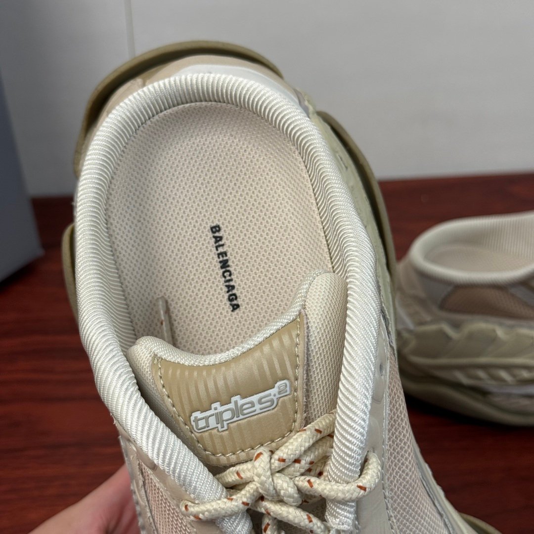 [BALENCIAGA] 발렌시아가 Triple S.2 뮬 스니커즈