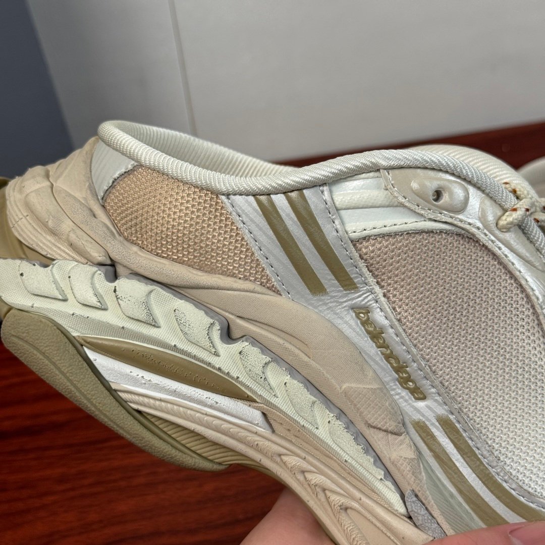 [BALENCIAGA] 발렌시아가 Triple S.2 뮬 스니커즈