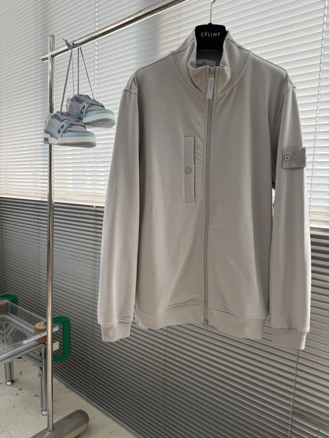 [STONE ISLAND] 스톤아일랜드 고스트 시리즈 스탠드 칼라 집업 자켓