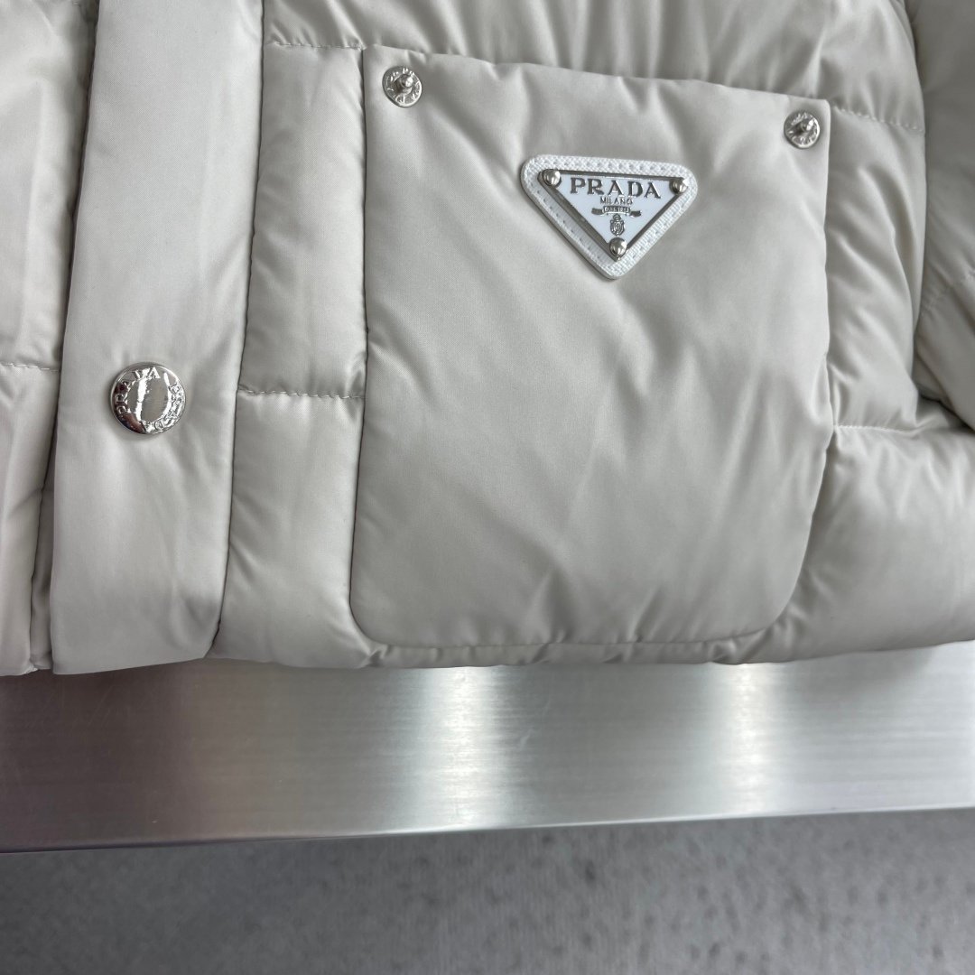 [PRADA] 프라다 리브 칼라 다운 재킷