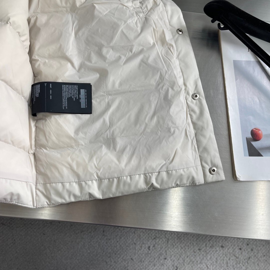 [PRADA] 프라다 리브 칼라 다운 재킷