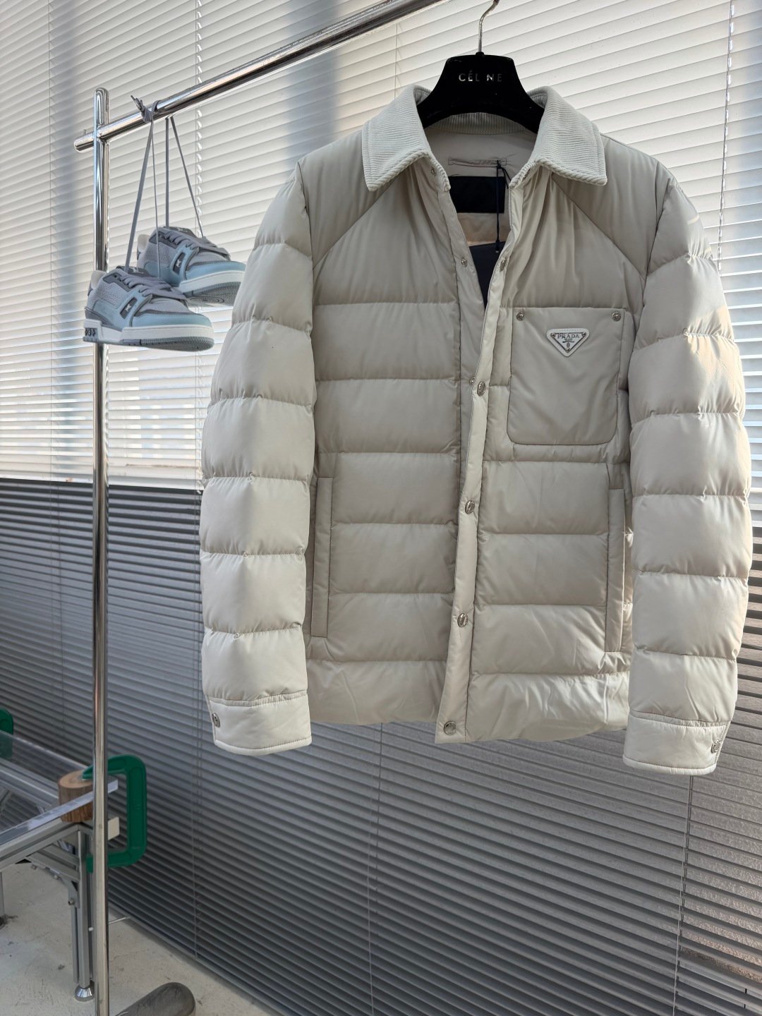 [PRADA] 프라다 리브 칼라 다운 재킷